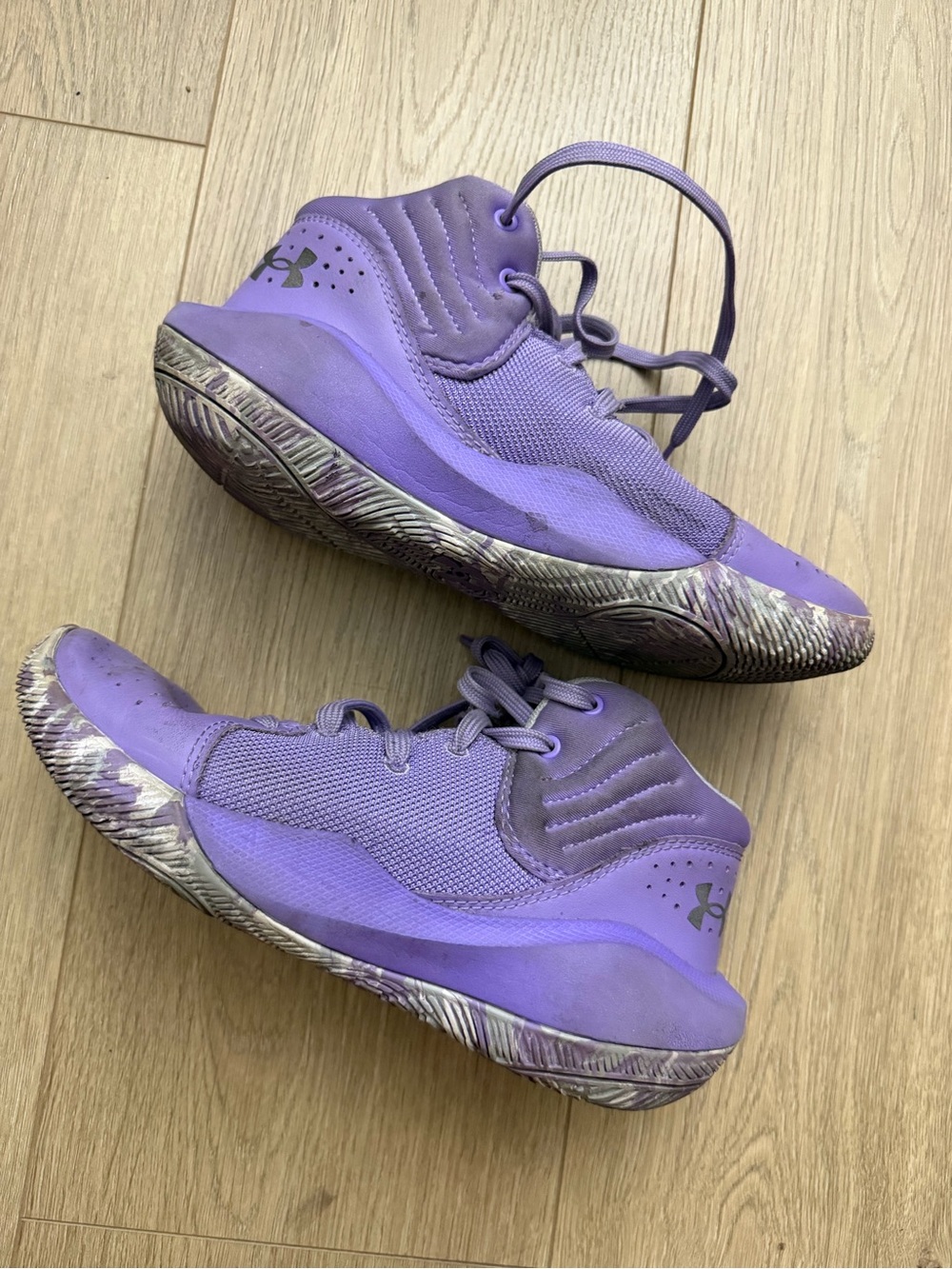 Under armour lilac kids 5Y basketball shoes